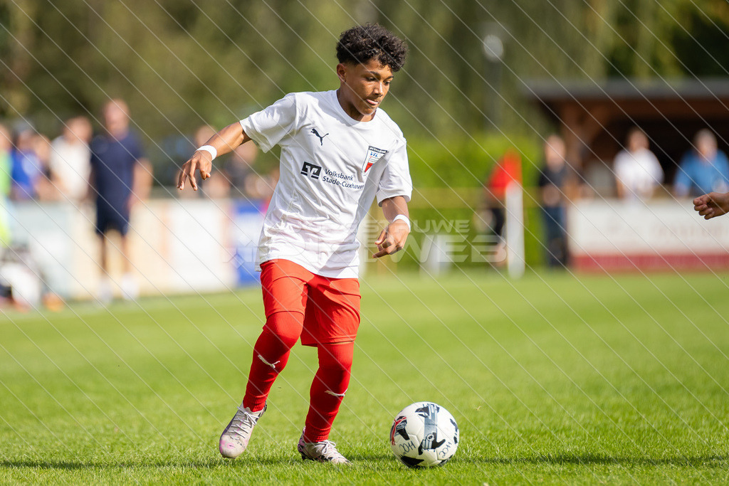 20250920_Picselweb-Fotografie_1R3_1291 | JFV D/A &amp; Stade - VfB Oldenburg0:1 VfB no70:2 VfB no70:3 VfB JFV Eigentor0:4 VfB no70:5 VfB no71:5 JFV no3 Jaric Jimenez-Voss2:5 JFV no9 Janko Sylvester3:5 JFV no16 Damian Elias Mihro Burekovic - Realisiert mit Pictrs.com