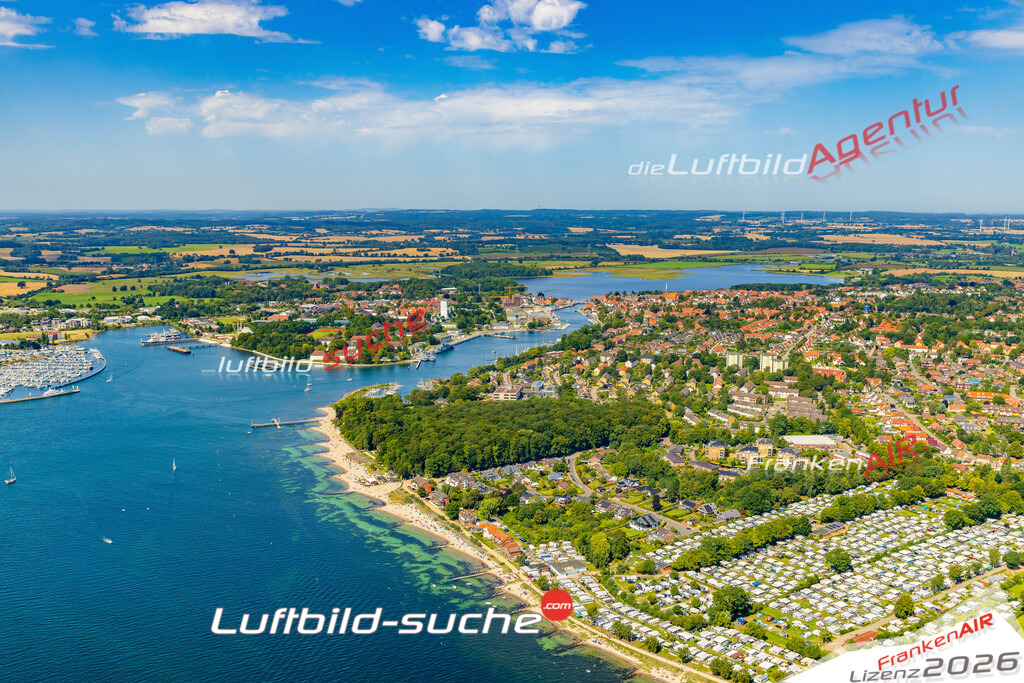 Neue Luftbildaufnahme der Stadt Neustadt in Holstein - Das Luftbild wurde 2025 vom UL-Flugzeug heraus erstellt ( keine Drohnenaufnahme ) - Hochauflösende Luftaufnahme - für Wandbilder und großformatige Ausdrucke geeignet. Das besondere Geschenk!Hier alle&nbsp;Infos zur Lizenzierung der LuftaufnahmeWir fliegen auch dieses Jahr wieder in Ihre Region um Luftbilder zu erstellen.- Luftbild anfragen