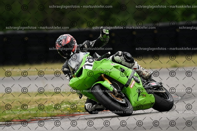 25bt02-1574 | markuskiefer.com - Realisiert mit Pictrs.com