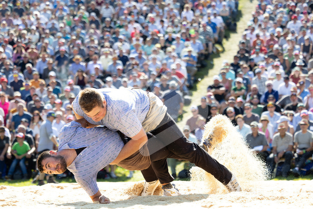 Rigi2025_2714 | Die Schwinger des Schwyzer Kantonalen Schwingerverbandes: Fotos, die Dynamik und Leidenschaft festhalten, sowie emotionale Momente aus dem traditionellen Schwingsport zeigen. - Realisiert mit Pictrs.com