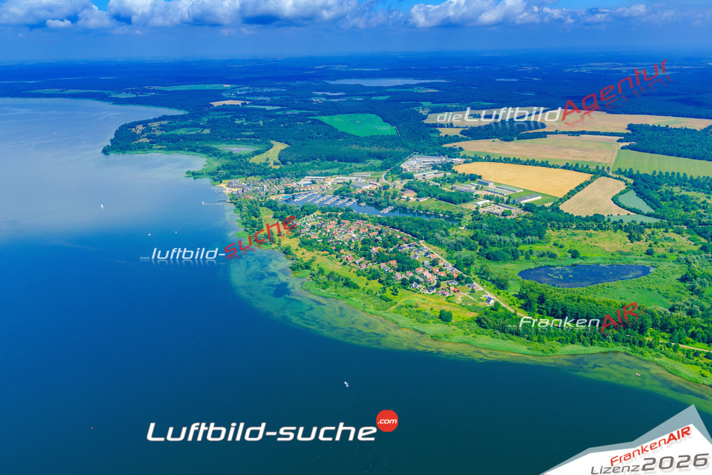 Die Luftbildaufnahme Hafendorf - Müritz wurde 2018 mittels Flugzeug (keine Drohne) erstellt. Perfekte Schärfe und Druck- Auflösung- Garantiert!