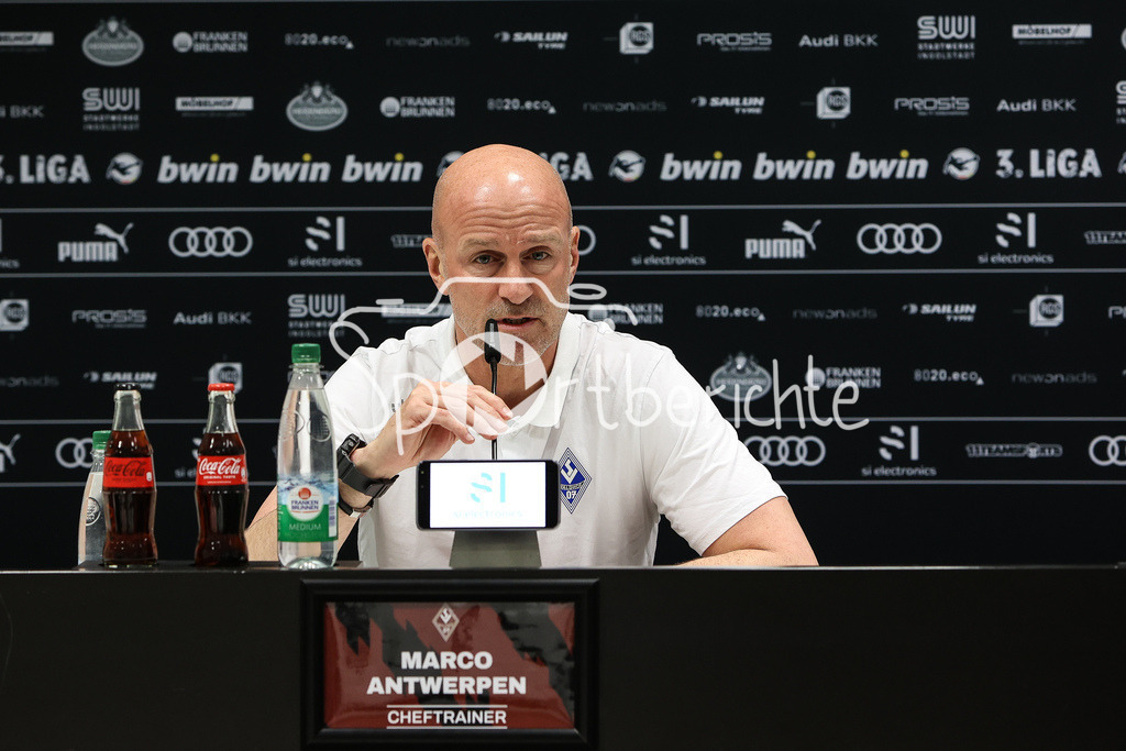 FC Ingolstadt - SV Waldhof Mannheim | Bei der Pressekonferenz nach der Partie zwischen Ingolstadt und Mannheim, Mannheim Trainer Marco ANTWERPEN / Einzelfoto / Freisteller