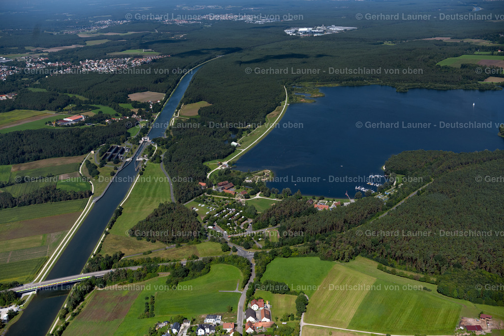 4050669 | Main-Donau-Kanal bei ROTH 02.09.2021 Uferbereiche am Seegebiet des Rothsee in Roth im Bundesland Bayern, Deutschland. // Riparian areas on the lake area of Rothsee in Roth in the state Bavaria, Germany. Foto: Gerhard Launer