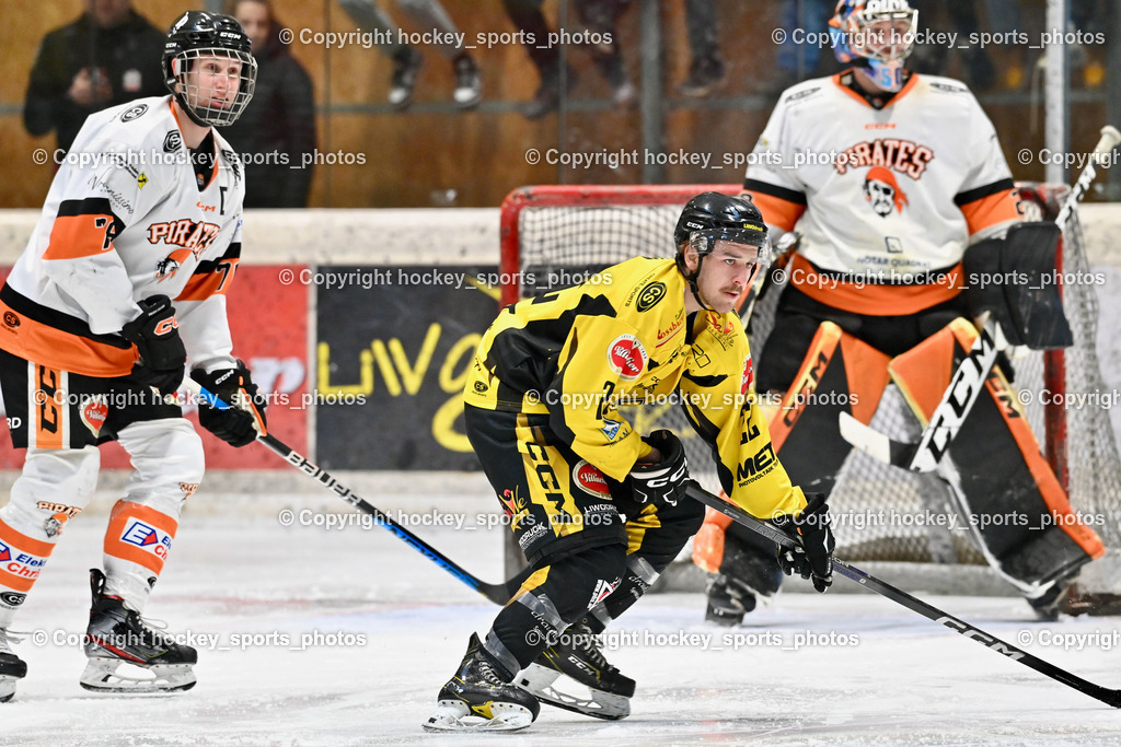 EC Hornets Spittal vs. USC Piraten Velden 18.2.2024 | #76 Holzer Nikolaus USC Velden, #22 Thaler Tim EC Hornets Spittal, EC Hornets Spittal vs. USC Piraten Velden 18.2.2024, EC Hornets Spittal vs. USC Piraten Velden 18.2.2024 am 18.02.2024 in Spittal an der Drau (Eissportzentrum Spittal), Austria, (Photo by Bernd Stefan)