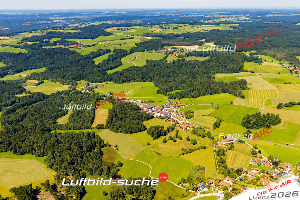 Klassische Luftaufnahme ohne Drohne zeigt:Obermühltal bei Dietramszell - Die Luftbildaufnahme wurde 2025 vom UL-Flugzeug heraus erstellt ( keine Drohne ) - Hochauflösende Luftaufnahme -Nicht vergleichbar mit Google Maps oder Satelittenbilder- Die Geschenkidee !Mit Lizenz und Bildrechte bestellbar
