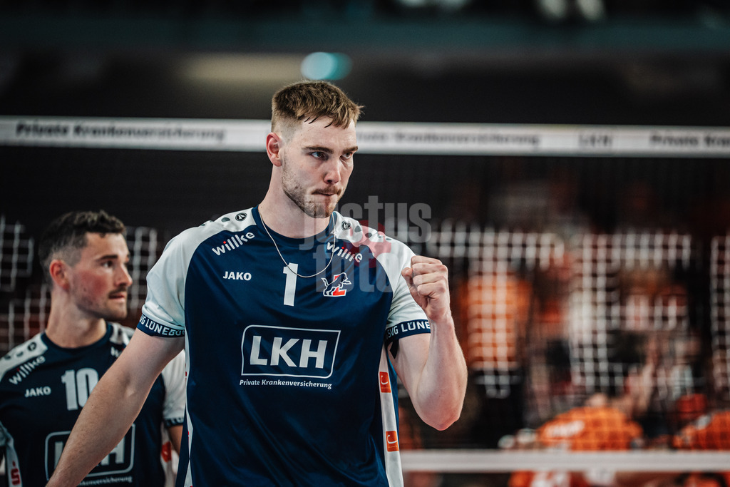 Volleyball | Herren | Saison 2024/2025 | 1. Volleyball Bundesliga Männer | Finale | SVG Lüneburg vs. BERLIN RECYCLING Volleys | 01.05.2025 | Simon Torwie (#1, SVG Lüneburg) freut sich und ballt die Faust
