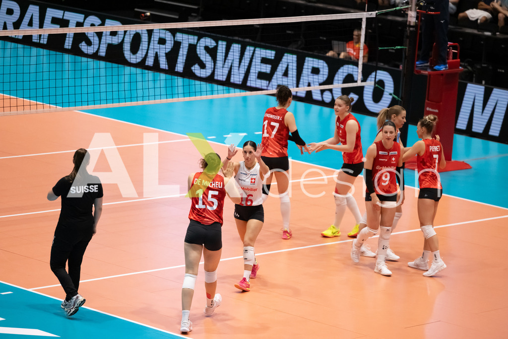 Austria v Switzerland - CEV European League Women | KRIENS, SWITZERLAND - JUNE 14: Team of Switzerland during the CEV European League match between Austria and Switzerland at Pilatus Arena on June 14, 2026 in Kriens, Switzerland. - Realisiert mit Pictrs.com