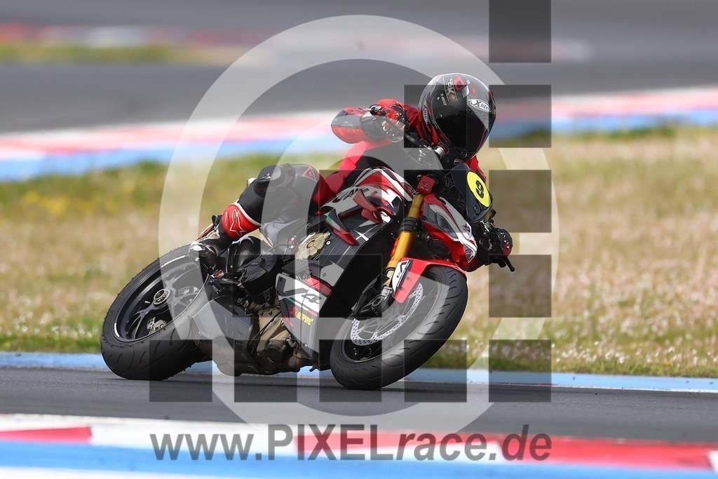 inst09-20260331_00929 | Schöne Erinnerungen an spannende Momente - das festzuhalten ist unser Job. PIXELrace.de ist seit 2003 auf den Rennstrecken Europas unterwegs um die Action draußen beim Fahren und die wunderbare Stimmung imm Fahrerlager für euch einzufangen.