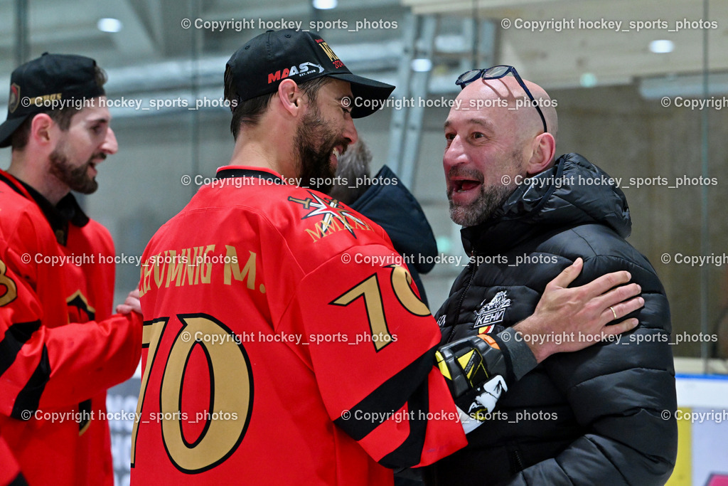 Lendhafen Seelöwen vs. Spartans Althofen | Siegerehrung, Vizepräsident KEHV Herbert Hohenberger, #70 Schumnig Martin Spartans Althofen, Medailienübergabe, Lendhafen Seelöwen vs. Spartans Althofen, Lendhafen Seelöwen vs. Spartans Althofen am 14.02.2025 in Ferlach (HTC Eishalle Ferlach), Austria, (Photo by Bernd Stefan)