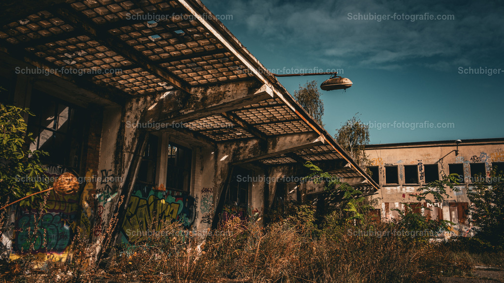 Fabrikgebäude | zerfallenes Fabrikgebäude - Realisiert mit Pictrs.com