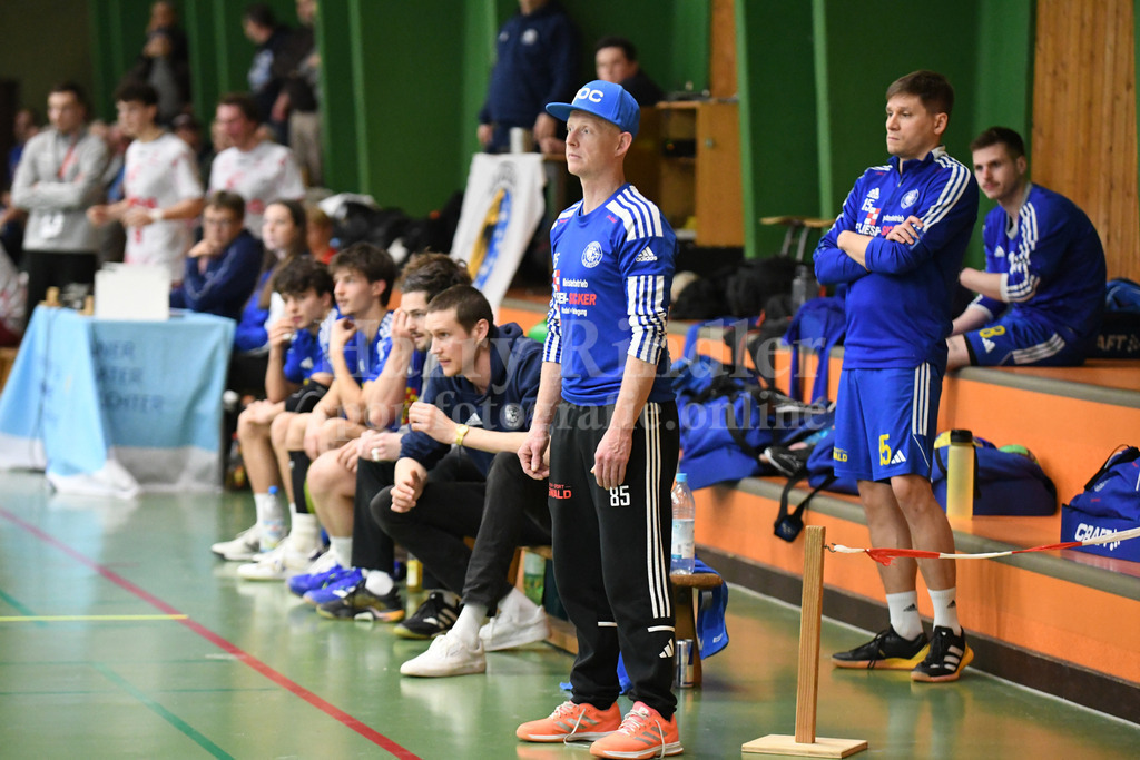 SSG Metten :  TG Landshut II  | versteinerte Gesichter auf der SSG Bank - Realisiert mit Pictrs.com