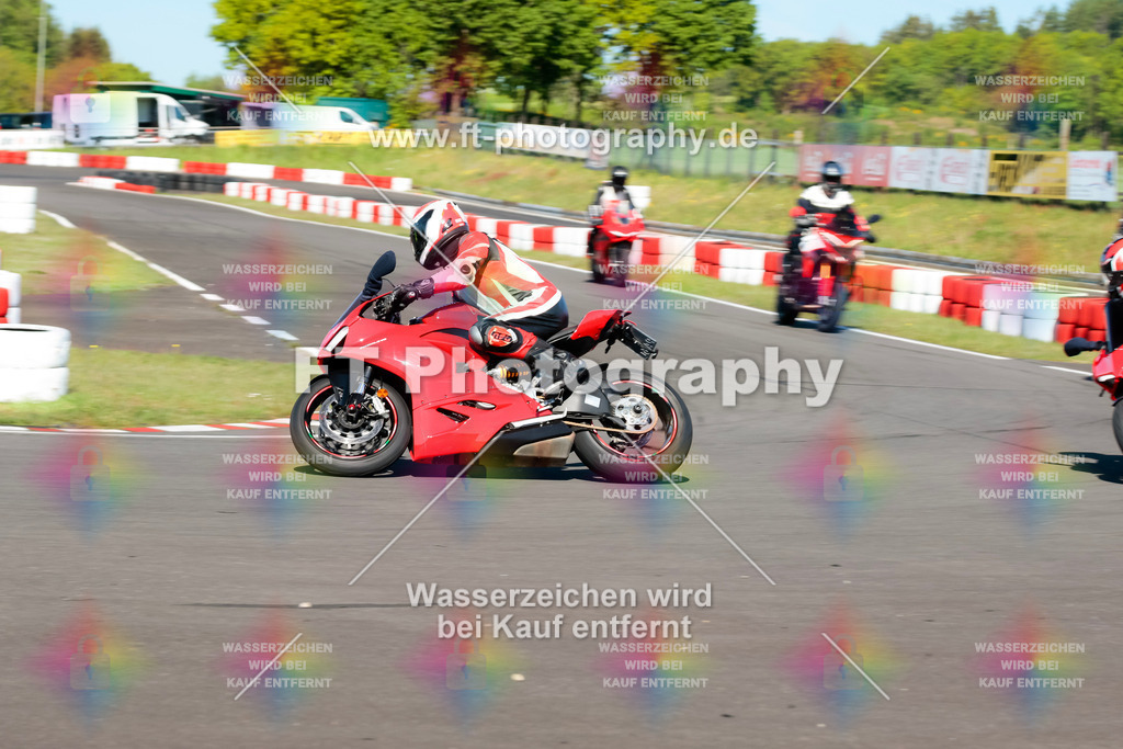 Moto-TeamOBK-21462 | Hier findet Ihr Bilder von Touristenfahrten auf der Nürburgring Nordschleife oder von anderen Veranstaltungen die ich besucht habe. Viel Spass beim Durch Schauen 