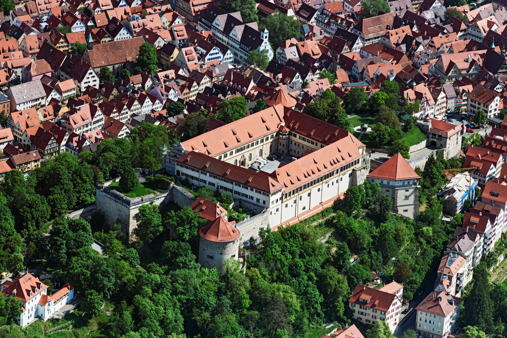 dr__0096785.jpg | TüBINGEN 19.05.2022 Burganlage des Schloß Hohen Tübingen mit dem Museum Alte Kulturen in Tübingen im Bundesland Baden-Württemberg, Deutschland. // Castle of Hohen Tuebingen in Tuebingen in the state Baden-Wurttemberg, Germany. Foto: Daniel Reiter