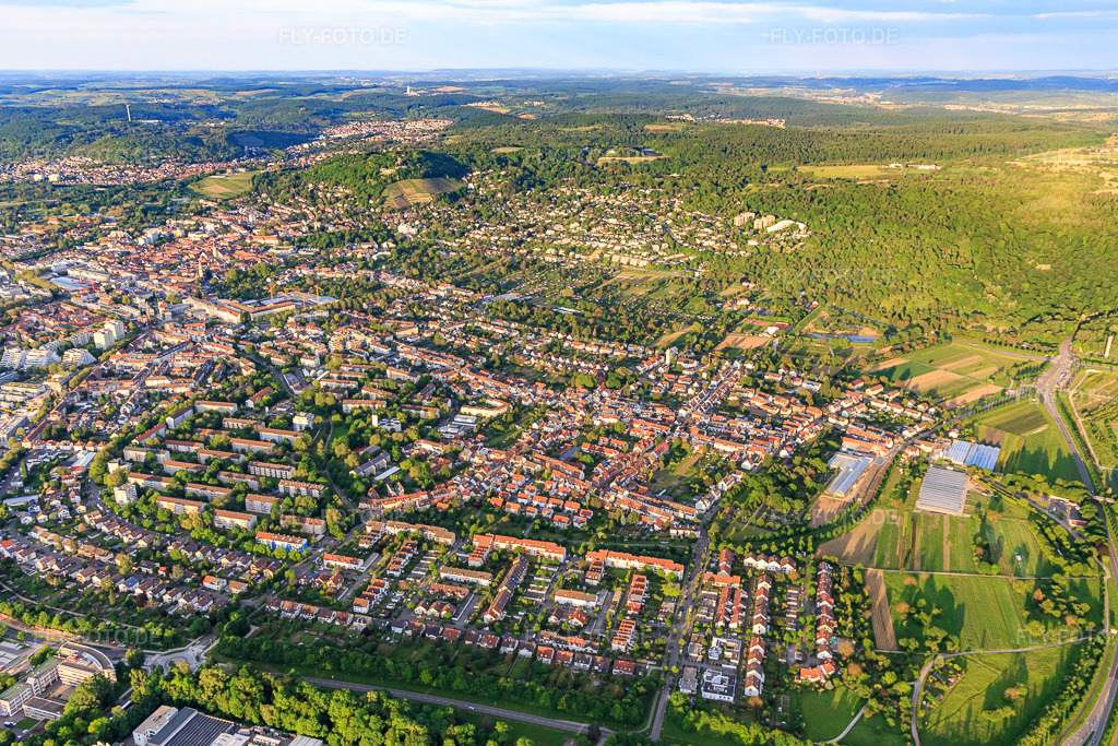 Luftbild: Ortsteil Aue von Westen im Ortsteil Durlach in Karlsruhe im Bundesland Baden-Württemberg in Deutschland. Foto: IMG_099552.jpg vom 21.05.2017 durch Werner Riehm/FLY-FOTO.de