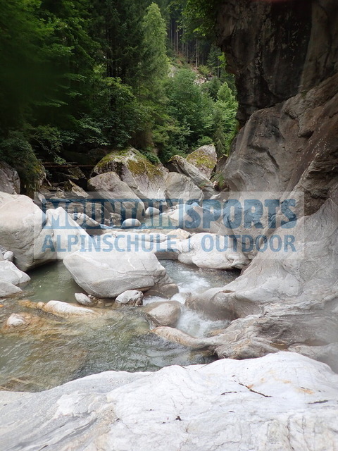 P8010097 | Bestelle die Bilder deines Berg- oder Wasser-Abenteuers mit Mountain Sports bequem von zu Hause aus direkt über unseren Online Fotoshop von pictrs.com. - Realisiert mit Pictrs.com