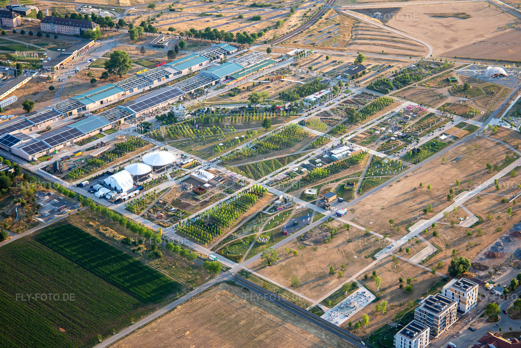 Luftbild: eXPERIMENTIERFELD im Spinelli-Park der Bundesgartenschau Mannheim BUGA 2023 im Ortsteil Käfertal in Mannheim im Bundesland Baden-Württemberg in Deutschland.Foto: IMG_137147.jpg vom 24.06.2023 durch Werner Riehm/FLY-FOTO.deAuflösung des Originals: 5472 x 3648 px