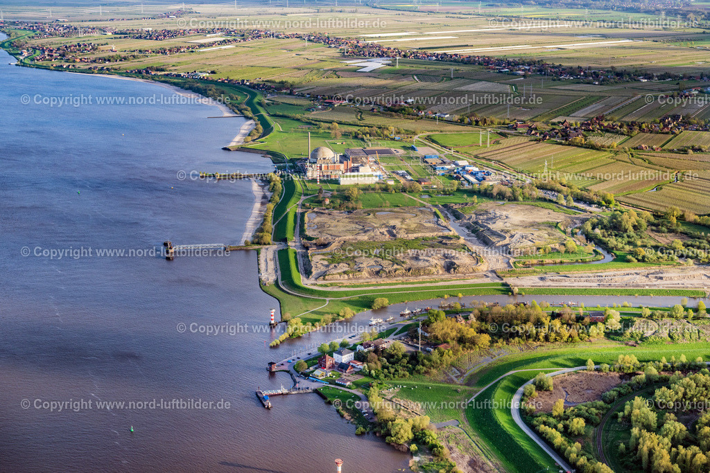 Stade_Stadersand_Schlickdeponie_ELS_1413140424 | STADE 14.04.2024 LNG Flüssiggas Terminal Elbschlick Verschiffung auf den ehemaliegen Salinengelände in Stadersand in Stade im Bundesland Niedersachsen, Deutschland. Weiterführende Informationen bei: AOS Aluminium Oxid Stade GmbH,  Dow Deutschland Anlagengesellschaft mbH,  Hafenbetriebs GmbH & Co. KG,  Hanseatic Energy Hub GmbH. // LNG liquid gas terminal Elbschlick shipping on the former saltworks site in Stadersand in Stade in the state Lower Saxony, Germany. Further information at: AOS Aluminium Oxid Stade GmbH,  Dow Deutschland Anlagengesellschaft mbH,  Hafenbetriebs GmbH & Co. KG,  Hanseatic Energy Hub GmbH. Foto: Martin Elsen