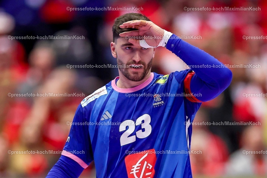 EHF24012601070 | 24.01.2026, Handball, Men's EHF EURO 2026, Frankreich - Portugal, Jyske Bank Boxen in Herning, Dänemark, Main Round:  Ludovic Fabregas (France #23) gestikulierend auf dem Spielfeld  