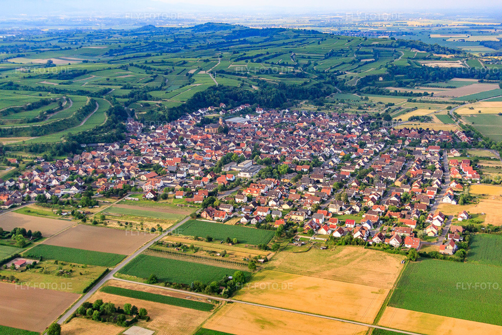 Luftbild: Ortsansicht aus Norden in Merdingen im Bundesland Baden-Württemberg in Deutschland. Foto: IMG_68207.jpg vom 19.06.2014 durch Werner Riehm/FLY-FOTO.de