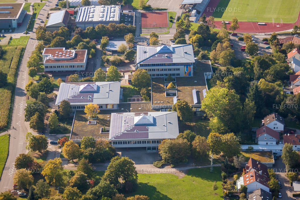 Luftbild: Ensemble der Sportplatzanlagen des TC Langensteinbach und des Gymnasium Karlsbad im Ortsteil Langensteinbach in Karlsbad im Bundesland Baden-Württemberg in Deutschland. Foto: IMG_45229.jpg vom 21.09.2011 durch Werner Riehm/FLY-FOTO.de