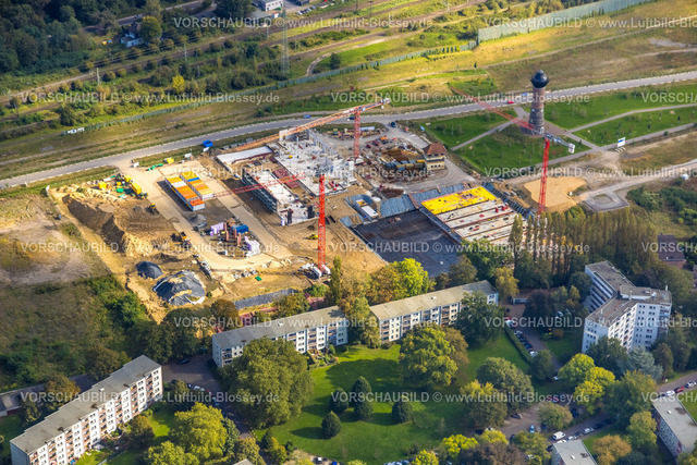 Duisburg241003207 | Luftbild, Baustelle mit Neubau am Wohnviertel Dirschauer Straße mit Wasserturm, geplantes Duisburger Wohnquartier am ehemaligen Rangierbahnhof Wedau, Wedau, Duisburg, Ruhrgebiet, Nordrhein-Westfalen, Deutschland
