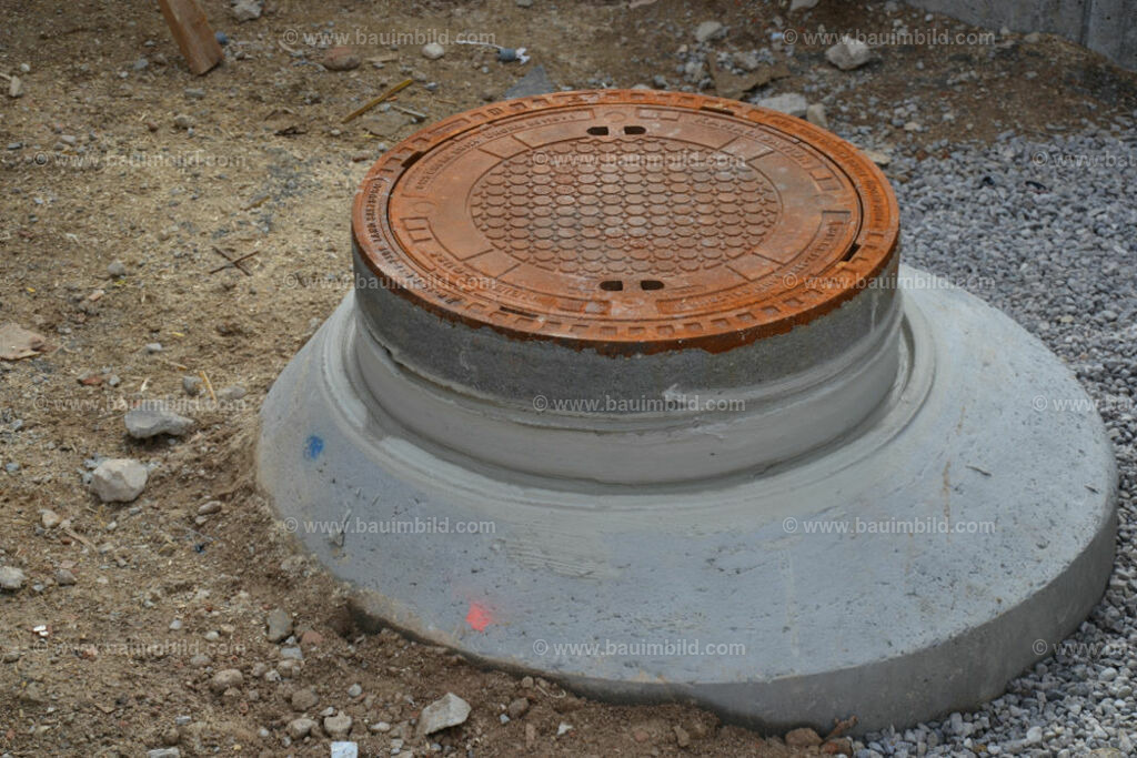 bib-lg03-abwasserkanal-0111 | Nach LV-Leistungsgruppen sortierte Detailfotos über den Bau eines Hauses. Alle Hausbau-Bilder direkt vom Urheber und Autor der Website Haus-Selber-Bauen.com