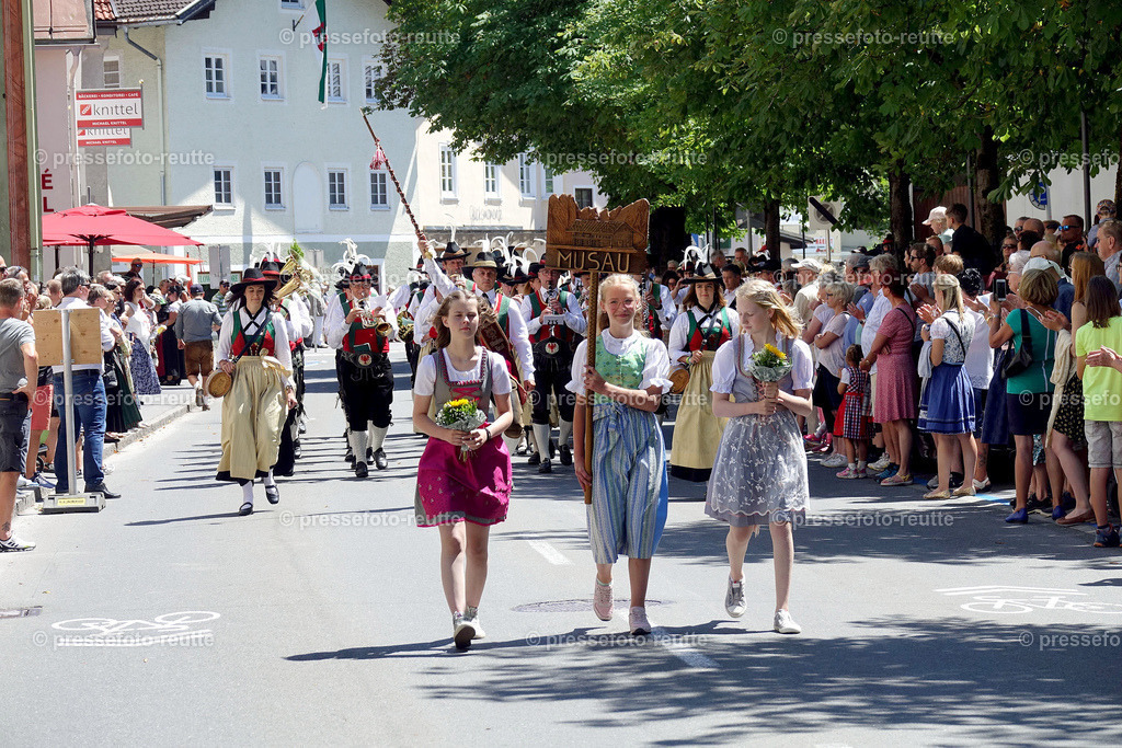 news-2022-Juli17-Musikumzug-Reutte-DSD03210-Musau | Info aus dem Bezirk Reutte/Ausserfern Tirol sowie eine umfangreiche Bilddatenbank über die gesamte Region: Lechtal, Talkessel Reutte, Tannheimertal, Zwischentoren. Lech, Plansee, Zugspitze, Grenztunnel, B179, Fernpassstraße, Verkehr, Lawinen, Tradition, - Realisiert mit Pictrs.com