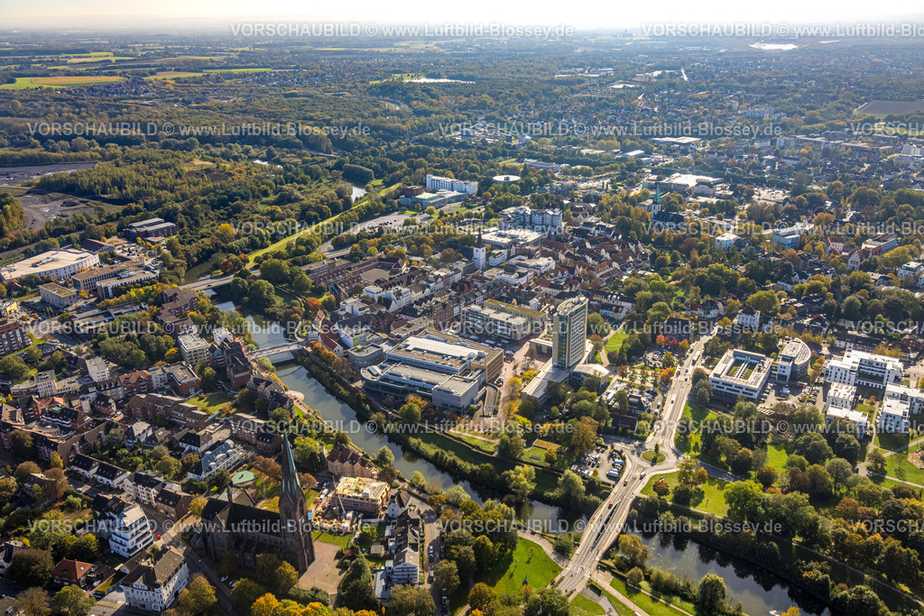 Luenen241012170 | Luftbild, Innenstadt City Ansicht und Fernsicht, Rathaus Stadtverwaltung Hochhaus, Europaplatz und Willy-Brandt-Platz, Einkaufszentrum Markt, Fluss Lippe mit Brücken, Salfordbrücke und Kreisverkehr Graf-Adolf-Straße, Lünen, Ruhrgebiet, Nordrhein-Westfalen, Deutschland
