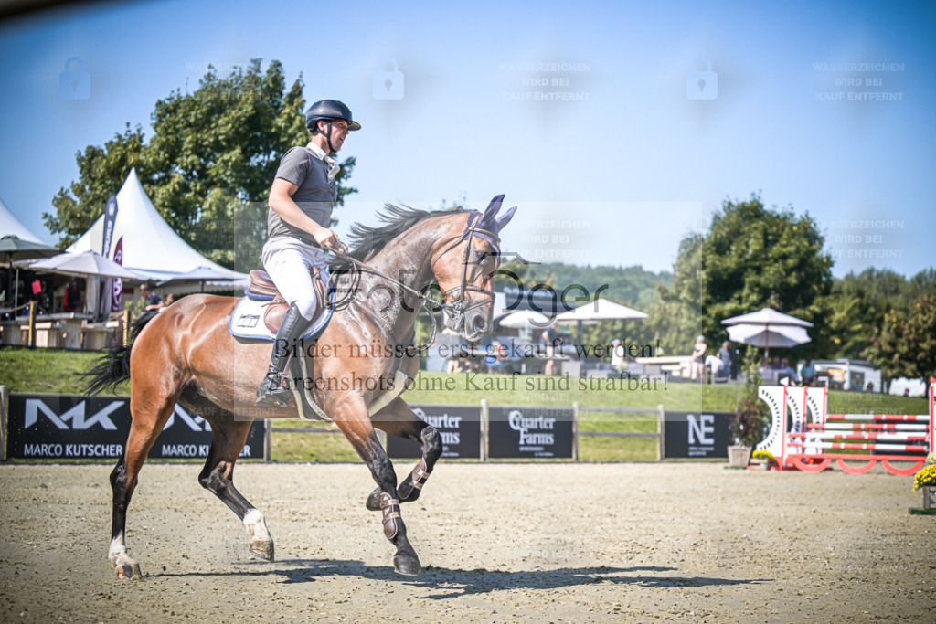 DOS_1166 | Entdecke hochwertige Reitturnierfotos von Foto Oger. Professionell, emotional und authentisch – jetzt Lieblingsmomente im Shop bestellen. - Realisiert mit Pictrs.com