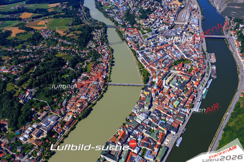 Die Luftaufnahme der Stadt Passau wurde 2017 vom Flugzeug heraus erstellt ( keine Drohne )- hohe Auflösung für beste Qualität