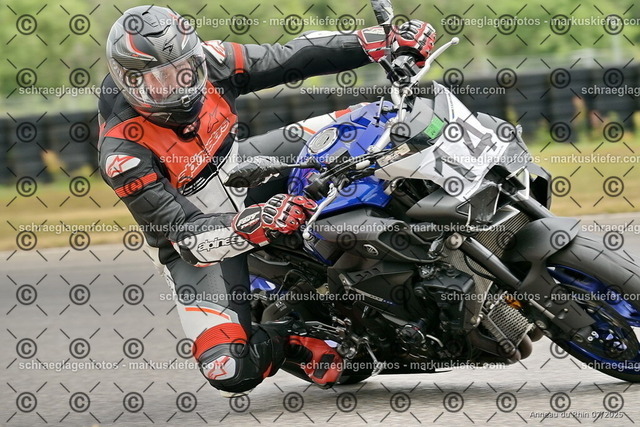 25bt05-1205 | markuskiefer.com - Realisiert mit Pictrs.com