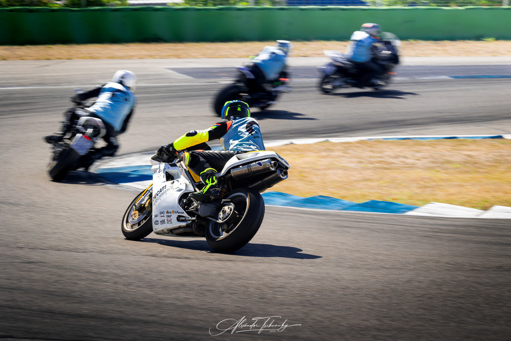 Ducati Trackday Hockenheimring 2026 | Entdecken Sie die faszinierende Welt von Alexander Tschuncky Arts: Kreative Fotografie, atemberaubende Automobilkunst und hochwertiger Bilderdruck. Lassen Sie sich inspirieren! - Realisiert mit Pictrs.com
