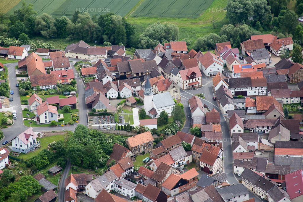 Luftbild: Dorf - Ansicht im Ortsteil Gollmuthhausen in Höchheim im Bundesland Bayern in Deutschland. Foto: IMG_089886.jpg vom 11.06.2016 durch Werner Riehm/FLY-FOTO.de