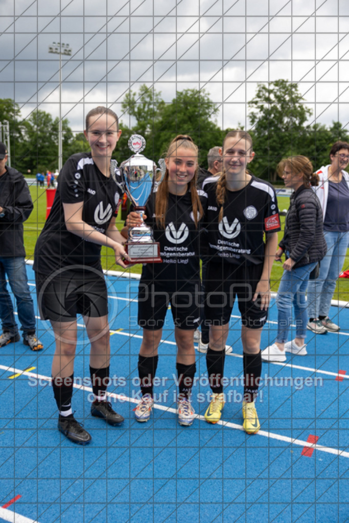 20250529_151405_1867 | #,  SGM Wendlingen-Ötlingen II (blau) vs. 1.FC Donzdorf II (schwarz), Fussball, Frauen-Bezirkspokal Finale Saison 2024/2025, Rasenplatz VfL Stadion Kirchheim, Jesinger Straße 105, 73230 Kirchheim, 29.05.2025 - 13:00 Uhr,Foto: PhotoPeet-Sportfotografie/Peter Harich