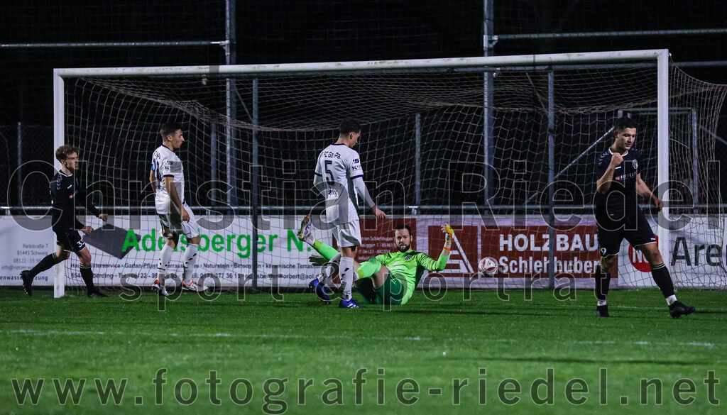 2024-03-15_075_FC_Schwaig_gegen_1_FC_Garmisch-Partenkirchen | Oberding, Deutschland, 15.03.2024:
Fußball, Landesliga Südost 2023 / 2024, 25. Spieltag, FC Schwaig gegen 1. FC Garmisch-Partenkirchen, Endergebnis: 4:0

Joshua Steindorf (FC Schwaig, #33), Florian Langenegger (1. FC Garmisch-Partenkirchen, #28), Nicolai Bierling (1. FC Garmisch-Partenkirchen, #5), Torwart David Salcher (1. FC Garmisch-Partenkirchen, #1), Raffael Ascher (FC Schwaig, #9)

Foto: Christian Riedel / fotografie-riedel.net