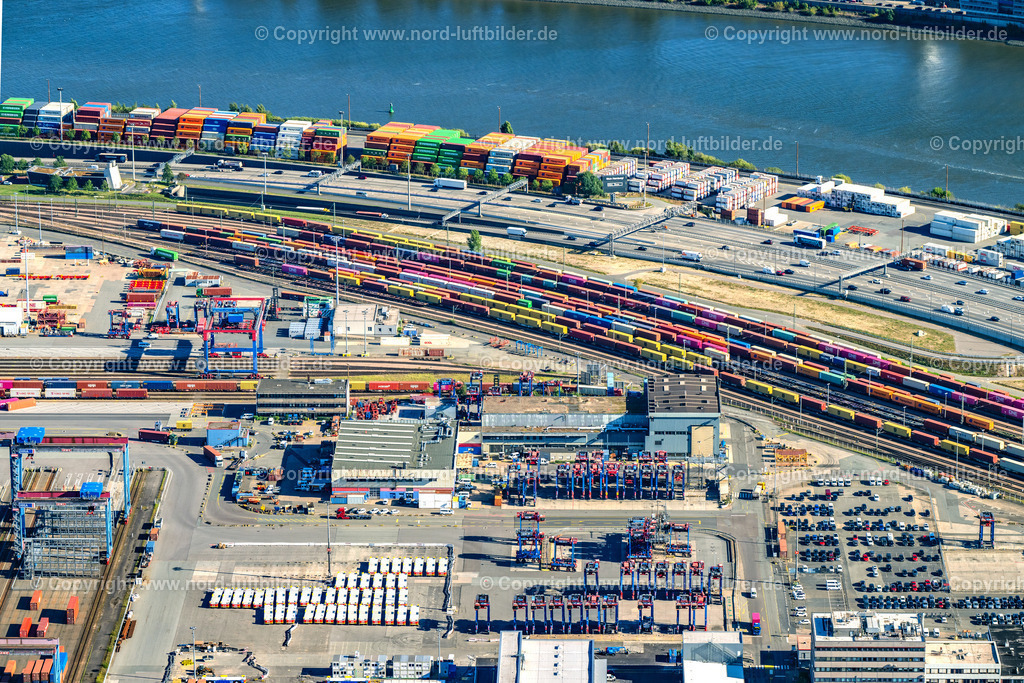 Hamburg_Burchardkai_Container_Terminel_ELS_6116250925 | HAMBURG 25.09.2025 HHLA Logistics Container Terminal Burchardkai am Hamburger Hafen in Hamburg. // HHLA Logistics Container Terminal Burchardkai in the Port of Hamburg harbor in Hamburg in Germany. Foto: Martin Elsen