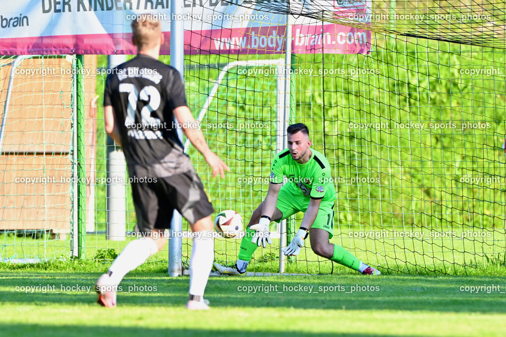 SV Arnoldstein vs. URC Thal Assling | #72 Ziga Anzelj Thal Assling, #1 Moritz Zimmermann SV Arnoldstein, SV Arnoldstein vs. URC Thal Assling, SV Arnoldstein vs. URC Thal Assling am 09.08.2025 in Arnoldstein (Waldparkstadion Arnoldstein), Austria, (Photo by Bernd Stefan)