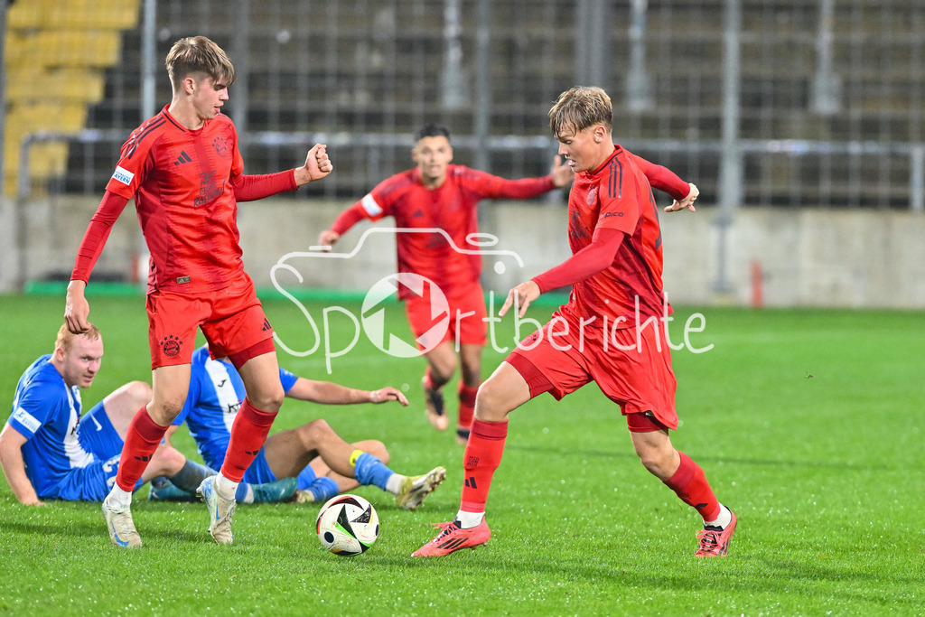 FC Bayern Amateure - FV Illertissen | Guido DELLA ROVERE (FC Bayern München II #15) und Samuel UNSOELD (FC Bayern München II #17) haben den Ball erobert