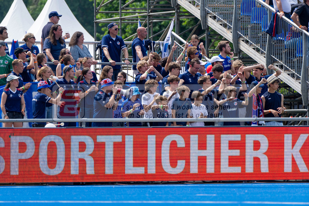 Final4_20250531-1113-HK107451 | Krefeld, Deutschland, 31.05.2025:  Feldhockey Final4 2025 – „Deutsche Feldhockey-Meisterschaften 2025“ im Gerd-Wellen-Hockeyanlage am 31.05.2025 in Krefeld, Deutschland. (Foto von Kramhöller/Fehrmann/Kaste)Krefeld, Germany, 31.05.2025: Feldhockey Final4 2025 – „Deutsche Feldhockey-Meisterschaften 2025“ in Gerd-Wellen-Hockeyanlage at 31.05.2025 in Krefeld, Deutschland. (Foto from Kramhöller/Fehrmann/Kaste)