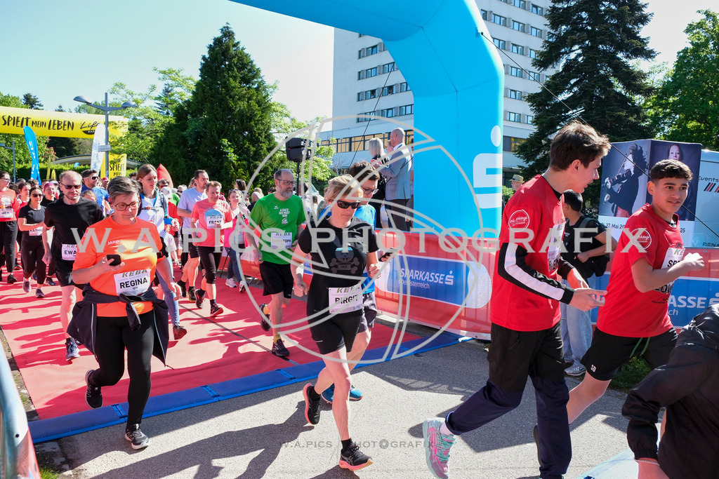 ..... | LINZ,AUSTRIA,27.April 24, Int. 3 Brückenlauf Linz  , Image shows: Photo: WAPICS / Michael ring