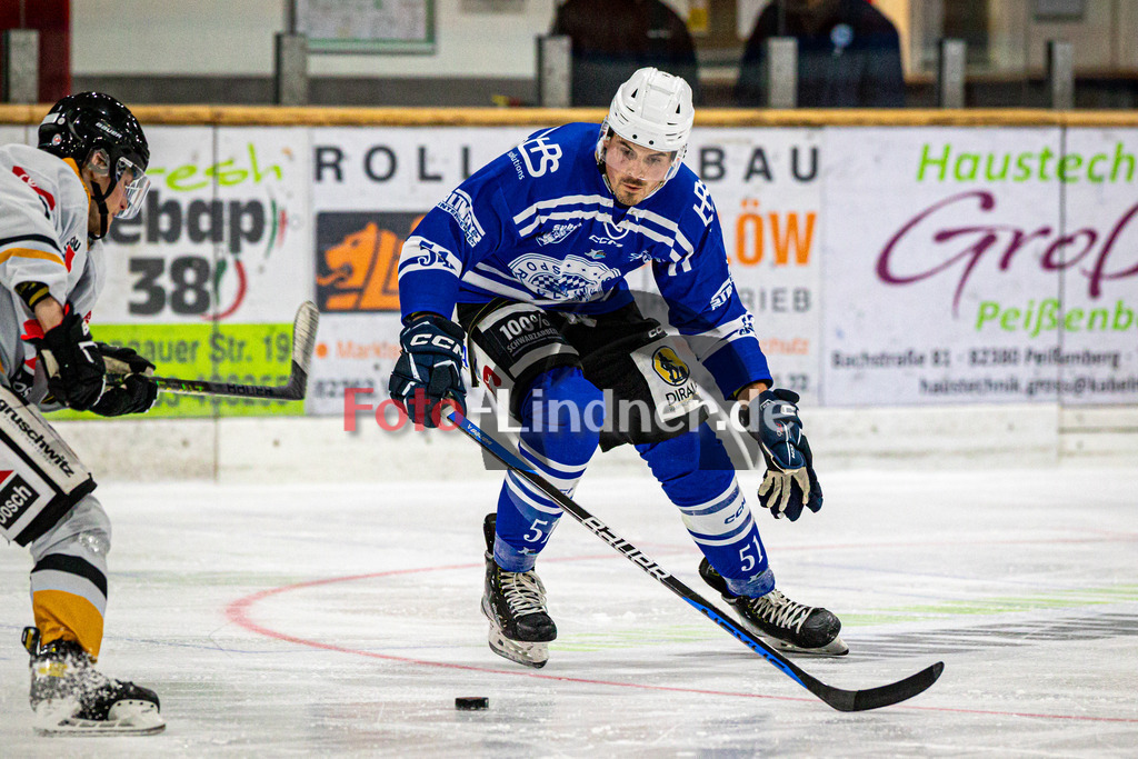 SC Forst NATURE BOYS gegen WANDERERS Germering | Eishockey Landesliaga Herren Gruppe A 2024/2025, SC Forst NATURE BOYS gegen WANDERERS Germering, 20241025,Maximilian BRAUER (Nature Boyz 51) in Aktion,2024-10-25 in Peißenberg (Eisstadion Peißenberg), Maximilian BRAUER (Nature Boyz 51)Copyright: WolfgangxLindner www.foto-lindner.de