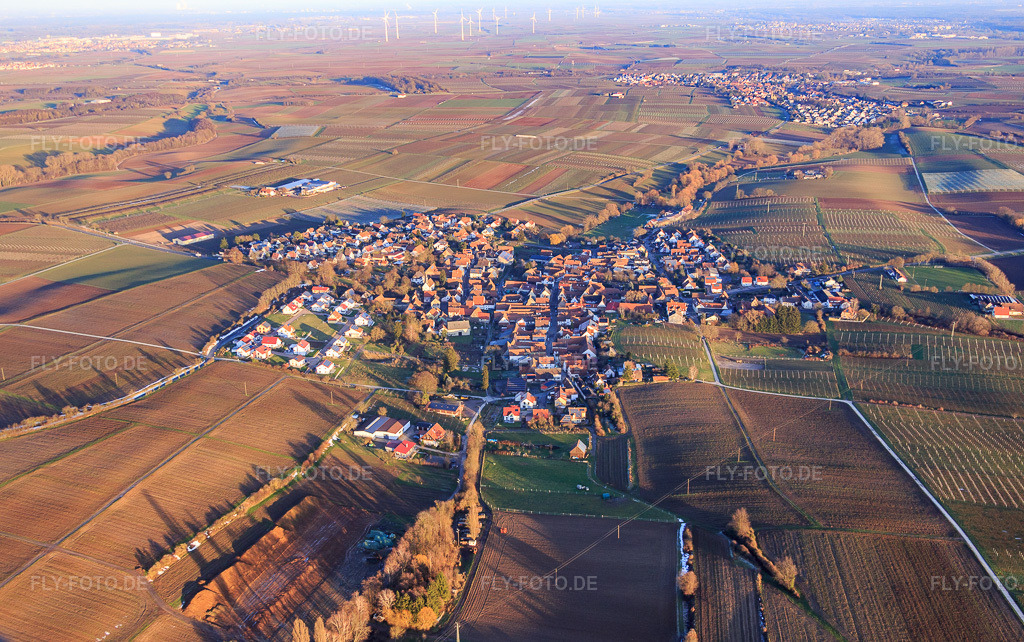 Luftbild: Ortsansicht von Westen in Impflingen im Bundesland Rheinland-Pfalz in Deutschland. Foto: IMG_076588.jpg vom 05.01.2015 durch Werner Riehm/FLY-FOTO.de