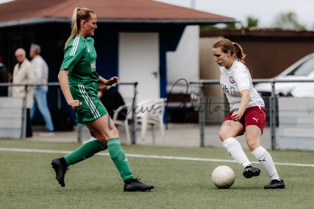 Frauen Bezirksliga, 24. Spieltag, Saison 2024/2025: 1. FC Gievenbeck - SV Teuto Riesenbeck | Frauen Bezirksliga, 24. Spieltag, Saison 2024/2025, 1. FC Gievenbeck empfängt SV Teuto Riesenbeck im Sportpark Gievenbeck in Münster. Foto: sportfotografie.ms | Markus Paletta - Realisiert mit Pictrs.com