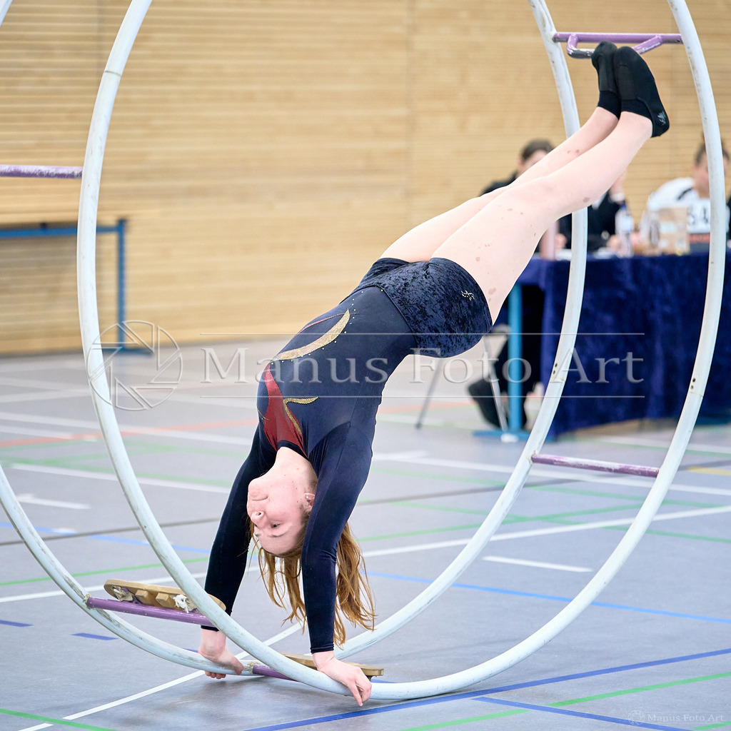 A-DSC00594 | Professionelle Sportfotografie in Hamburg, Schleswig-Holstein und Niedersachsen – spezialisiert auf Rhönrad, Geräteturnen, Leistungsturnen und rhythmische Sportgymnastik. Bundesweite Begleitung von Rhönrad-Events. Jetzt Sport-Fotos - Realisiert mit Pictrs.com