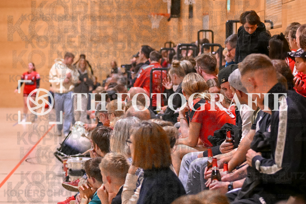 GER, SG Maulburg/Steinen - HSG Dreiland, Frauen-Handball, Oberliga Suedbaden, 3. Spieltag, Saison 2024/2025, 12.10.2024 | Fans beim Spiel in Steinen.GER, SG Maulburg/Steinen - HSG Dreiland, Frauen-Handball, Oberliga Suedbaden, 3. Spieltag, Saison 2024/2025, 12.10.2024Foto: TH Fotografie/Thomas Hess