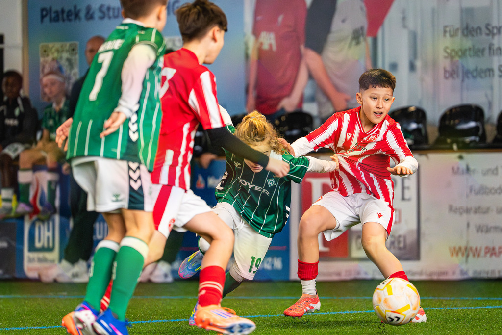 blr.pics-261 | Professionelle Fußball- und Sportfotografie. Spielbilder online ansehen und kaufen – Einzelbilder oder komplette Galerien in hoher Qualität. - Realisiert mit Pictrs.com