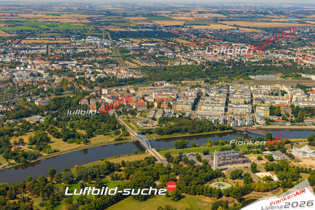 Altstadt Magdeburg Bild- Das Luftbild wurde 2025 vom UL-Flugzeug heraus erstellt ( keine Drohne bzw. Drohnenaufnahme ) - Hochauflösende Luftaufnahme -Nicht vergleichbar mit Google Maps oder Satelittenbilder- Die Geschenkidee !Mit Lizenz und Bildrechte bestellbar - CC