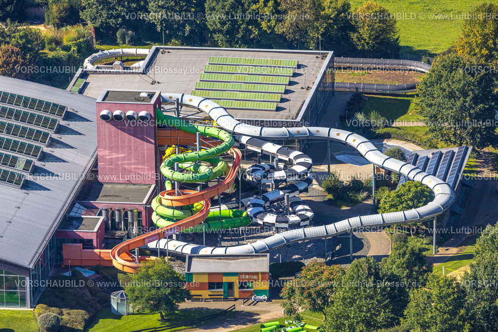 Plettenberg230908323 | Luftbild, Erlebnisbad AquaMagis mit großer Wasserrutsche, Holthausen, Plettenberg, Sauerland, Nordrhein-Westfalen, Deutschland
