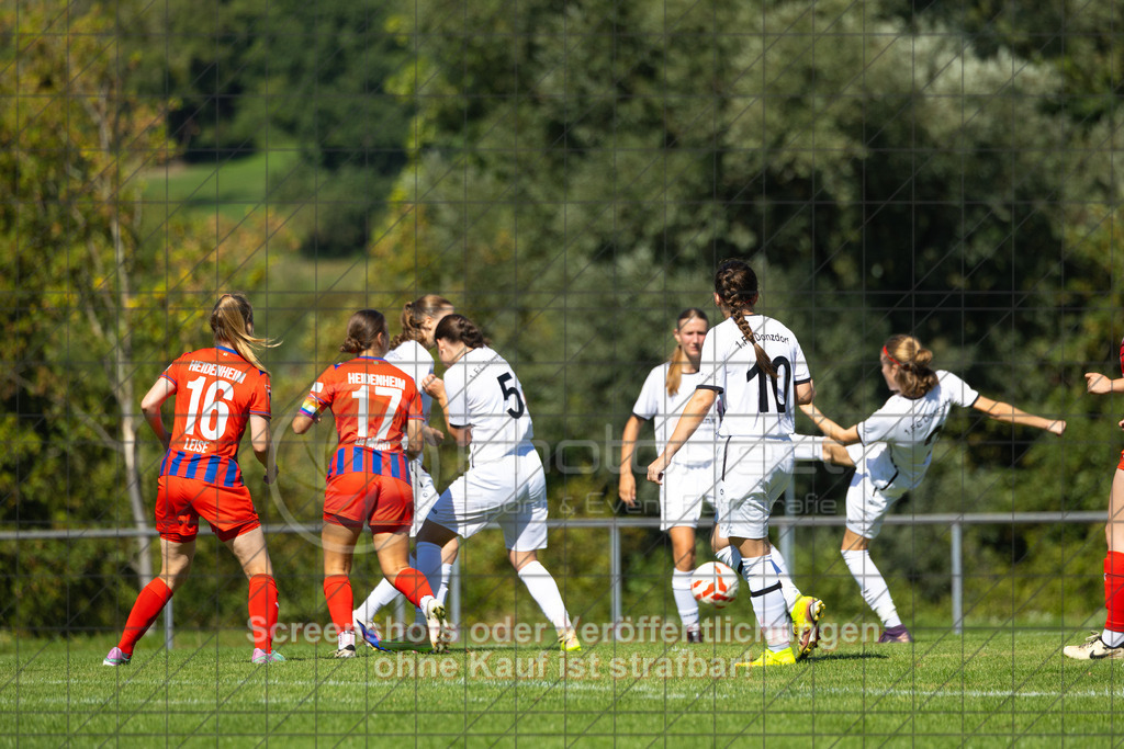 20260906_115025_0069_(c)_by_PhotoPeet | #,1.FC Donzdorf (weiß) vs. 1.FC Heidenheim 1846 (rot), Fußball, Frauen-Verbandspokal Gruppe 2, 2. Runde, Saison 2026/2027, Rasenplatz Lautertal Stadion, Süßener Straße 16, 73072 Donzdorf, 06.09.2026 - 11:00 Uhr,Foto: PhotoPeet / Sport- &amp; Eventfotografie / Peter Harich