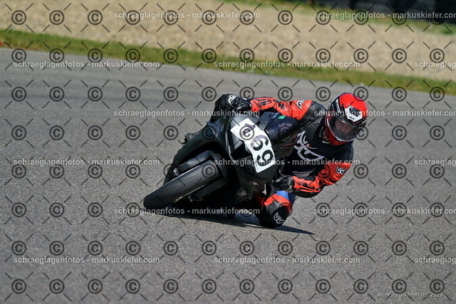 26BT02-1668 | markuskiefer.com - Realisiert mit Pictrs.com